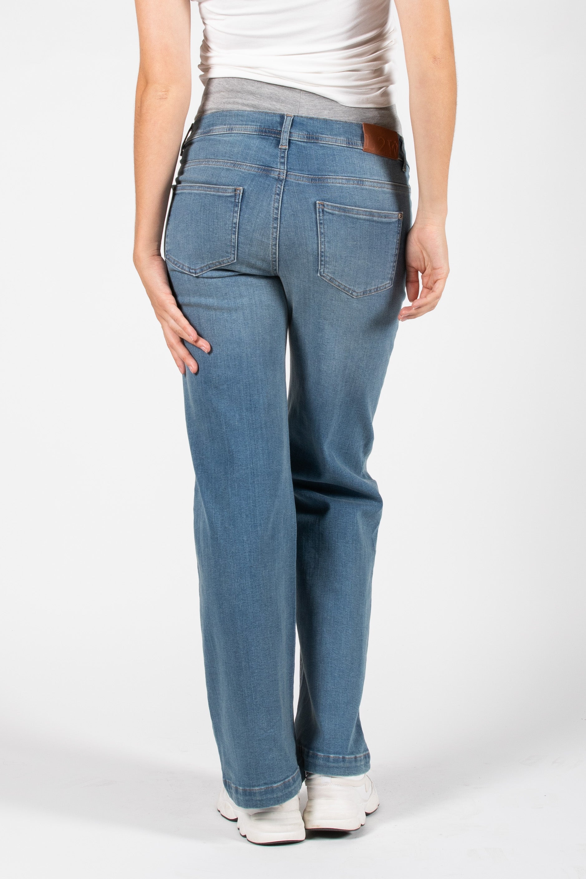 love2wait-jeans-julia-sustainable-wide-leg-used-wash-nachhaltige-umstandsjeans-l image 3