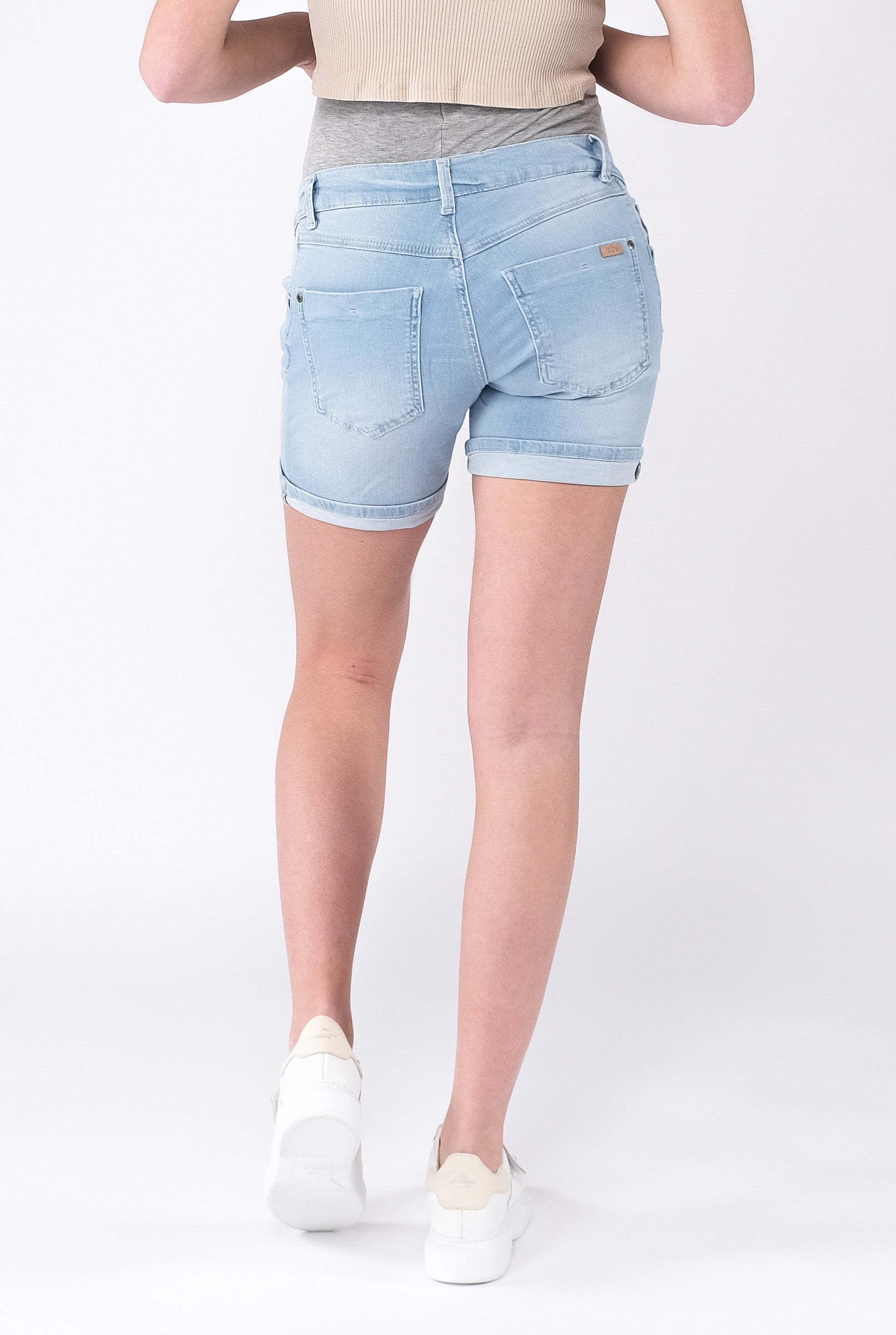 love2wait-umstands-jeans-shorts-long-light-wash image 4