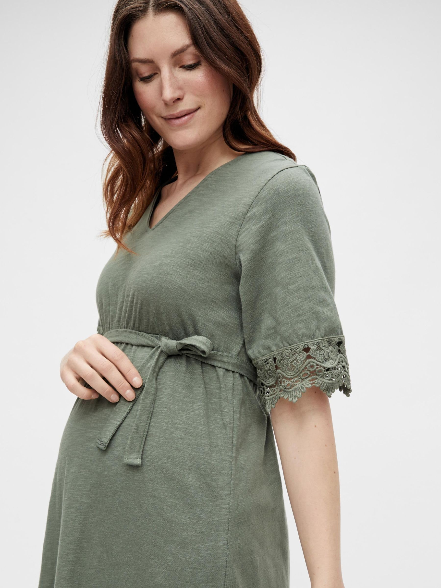 mamalicious-umstandskleid-mit-v-ausschnitt-midi-l-nge-crochet-details-bindeg-rte image 5