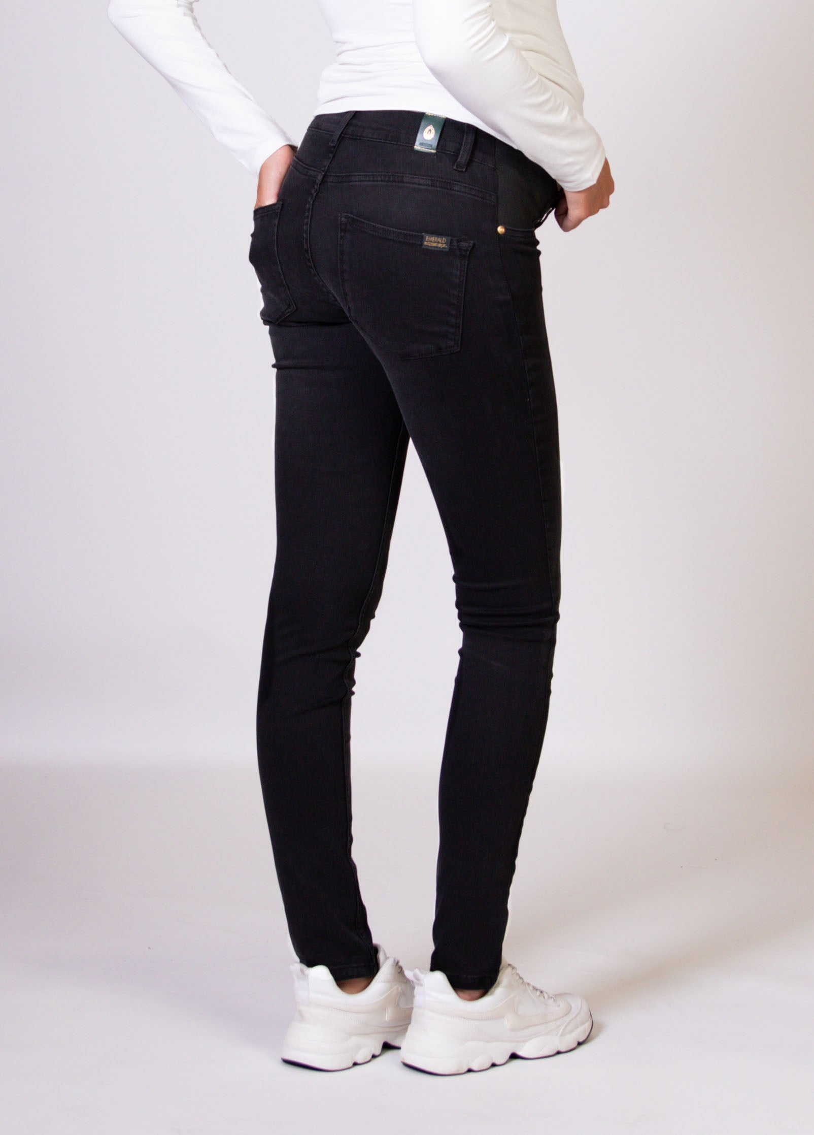 love2wait-emerald-skinny-umstandsjeans-charcoal-nachhaltig-dehnbar-bequem image 3