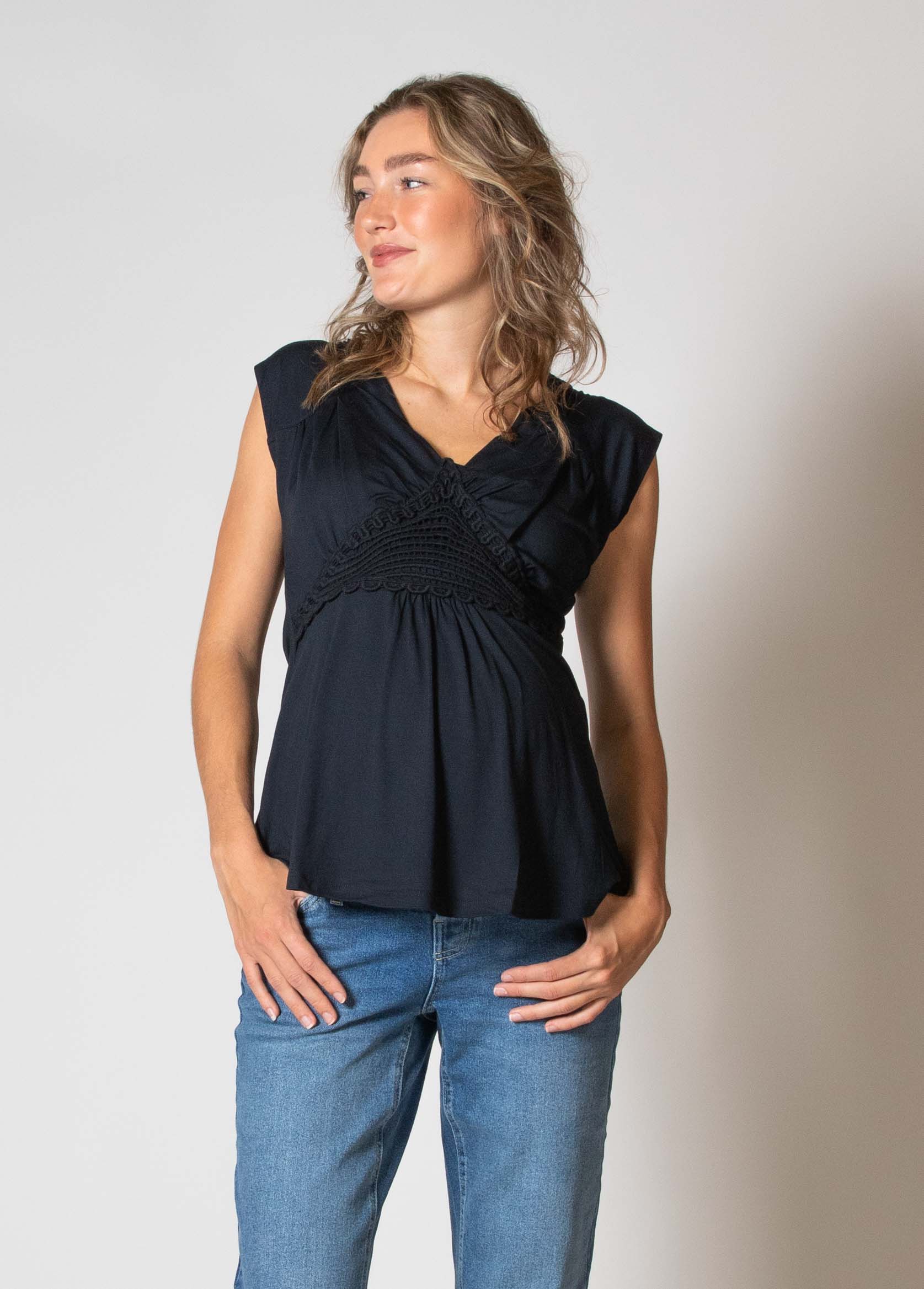 love2wait-stillshirt-mit-kurzen-rmeln-v-ausschnitt-und-smokarbeit-aus-ecovero-in image 1