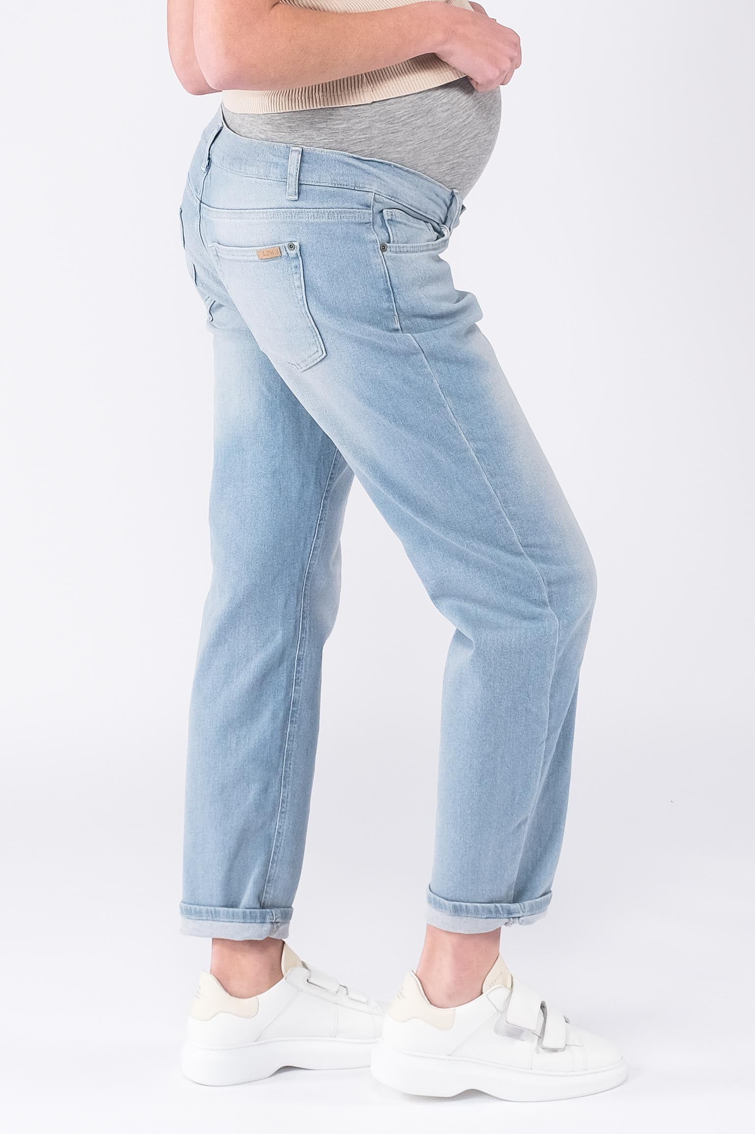 love2wait-jeans-norah-32-mom-fit-umstandsjeans-in-light-wash image 2
