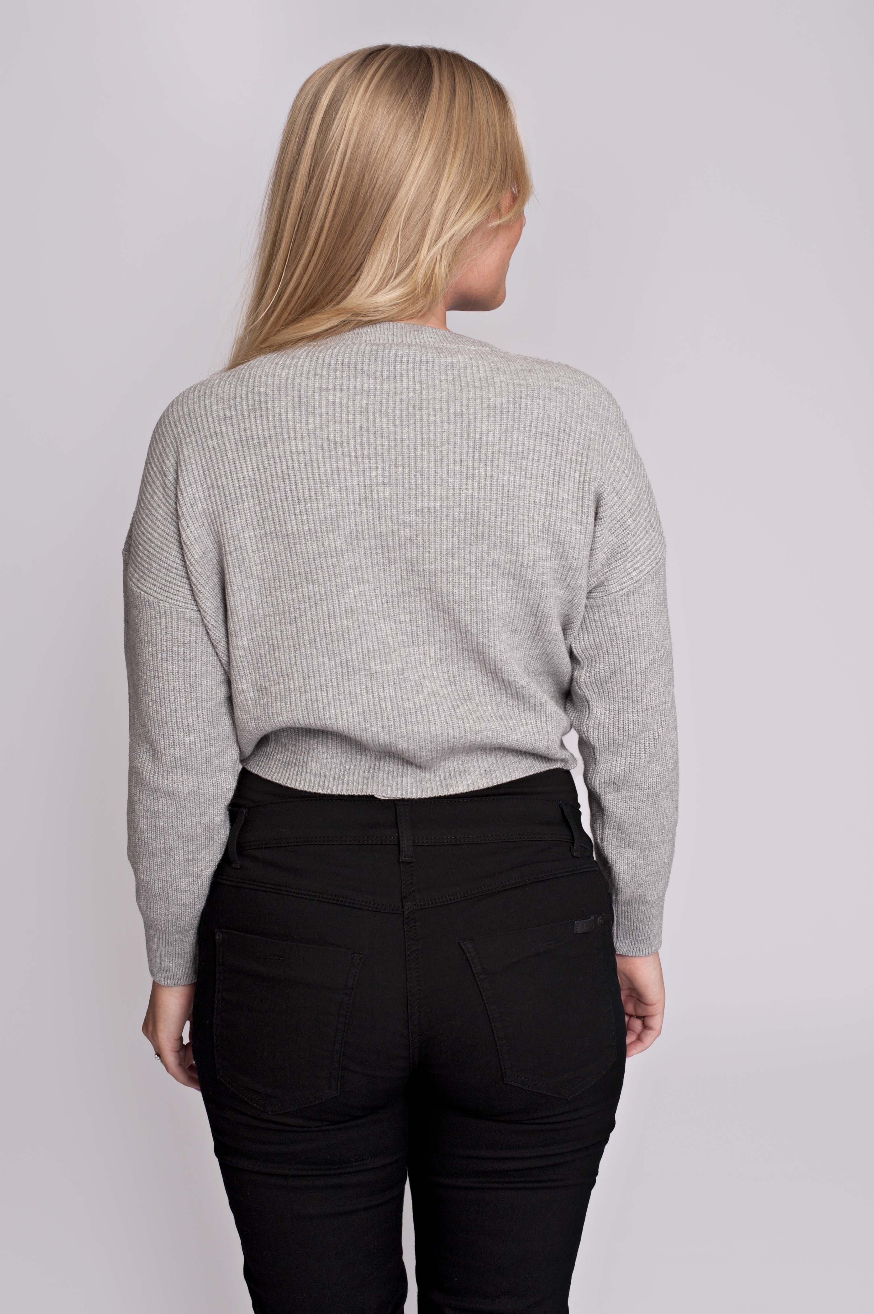 love2wait-knit-cropped-langarm-croptop-in-grau-basic-stilltop-2 image 3