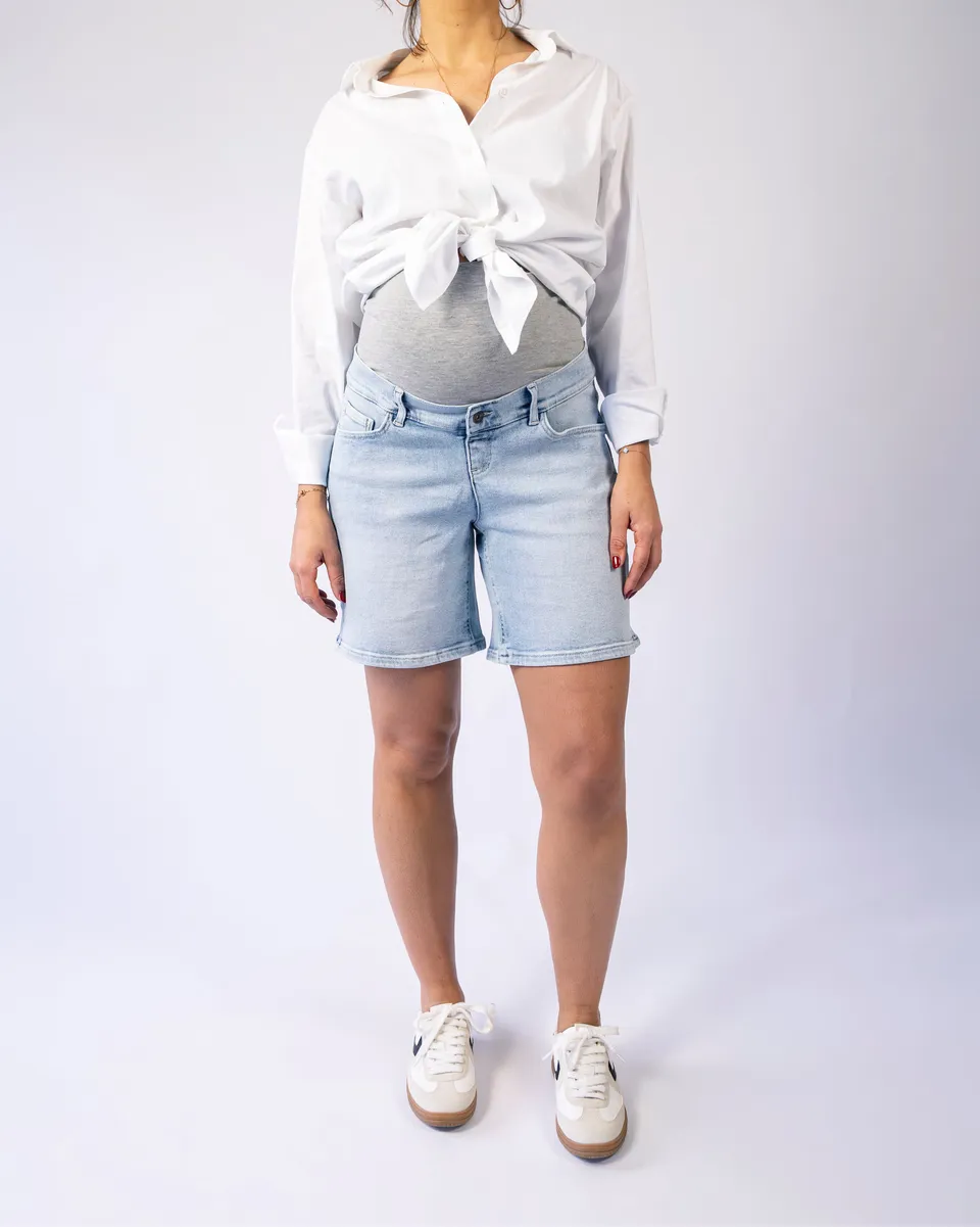love2wait-umstands-denim-shorts-light-wash image 1
