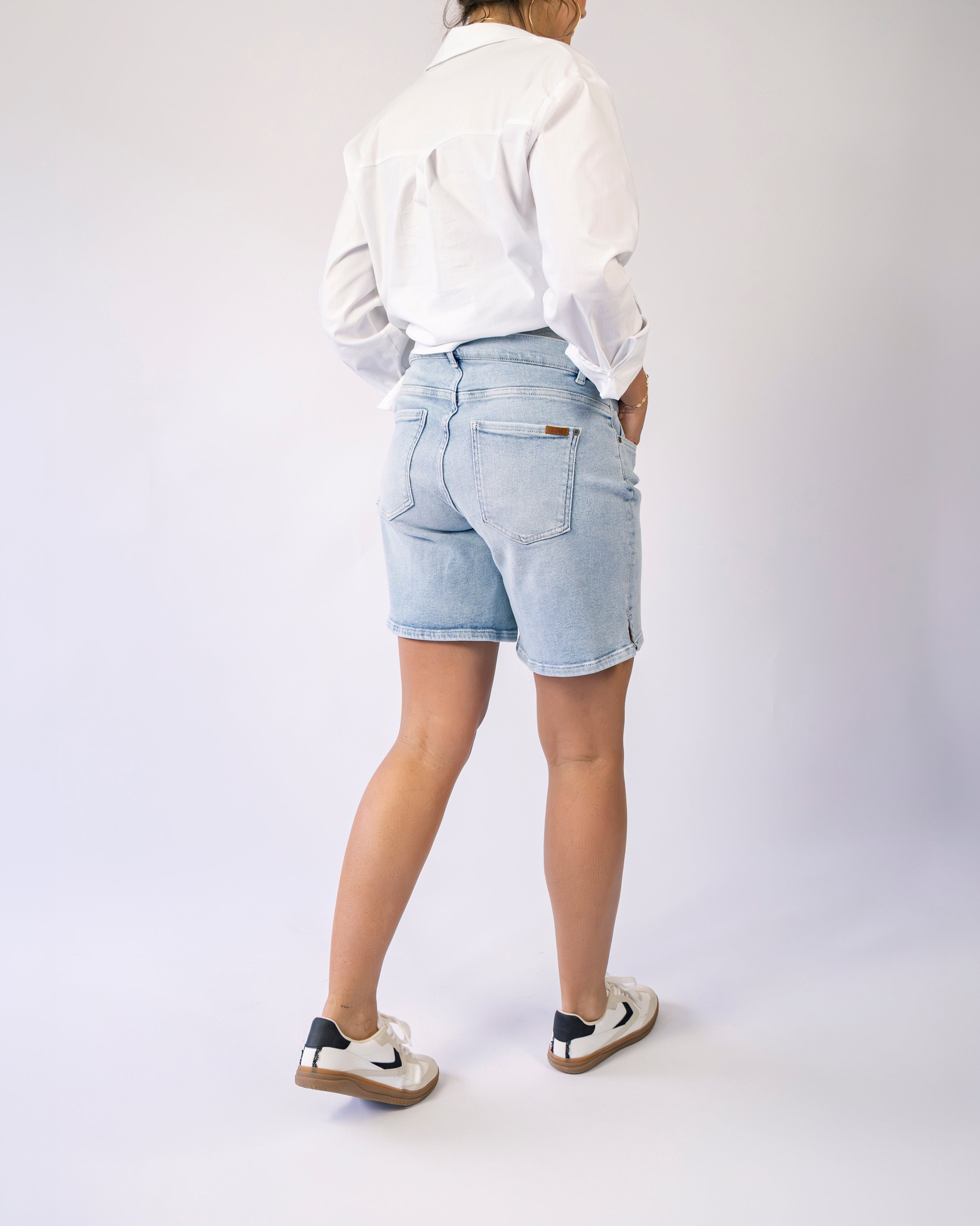 love2wait-umstands-denim-shorts-light-wash image 3