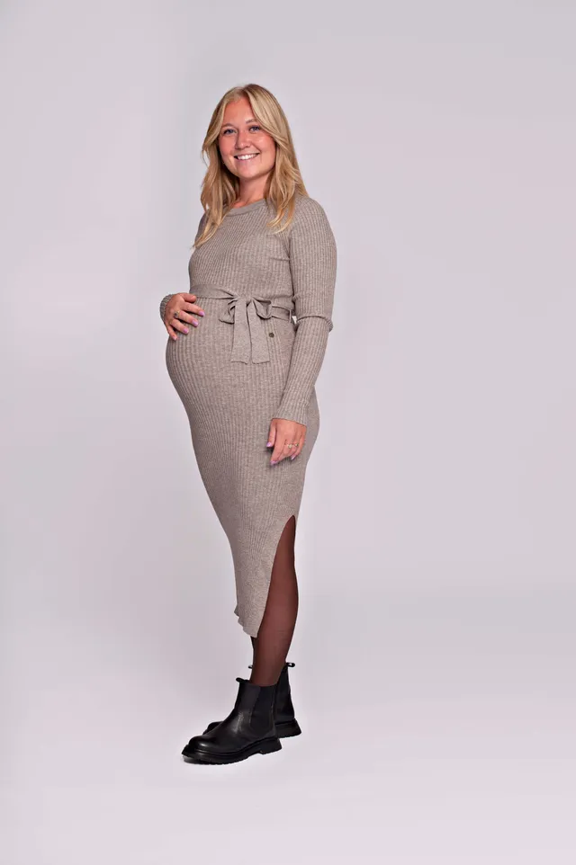 love2wait-strickkleid-sophia-lang-rmelig-mit-bindeg-rtel-in-sand-wei image 1