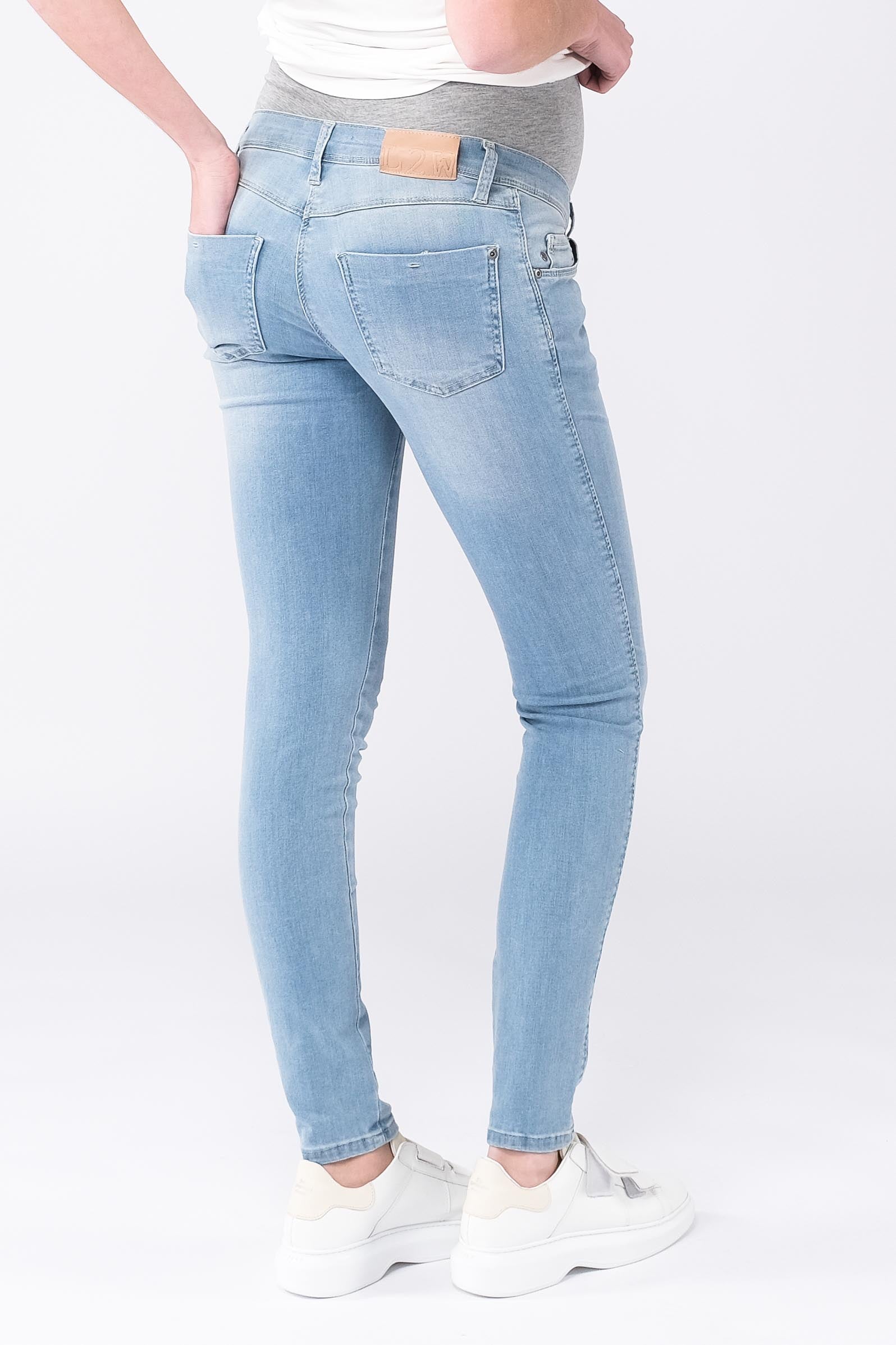 love2wait-jeans-sophia-34-skinny-fit-light-wash-umstandsjeans image 4