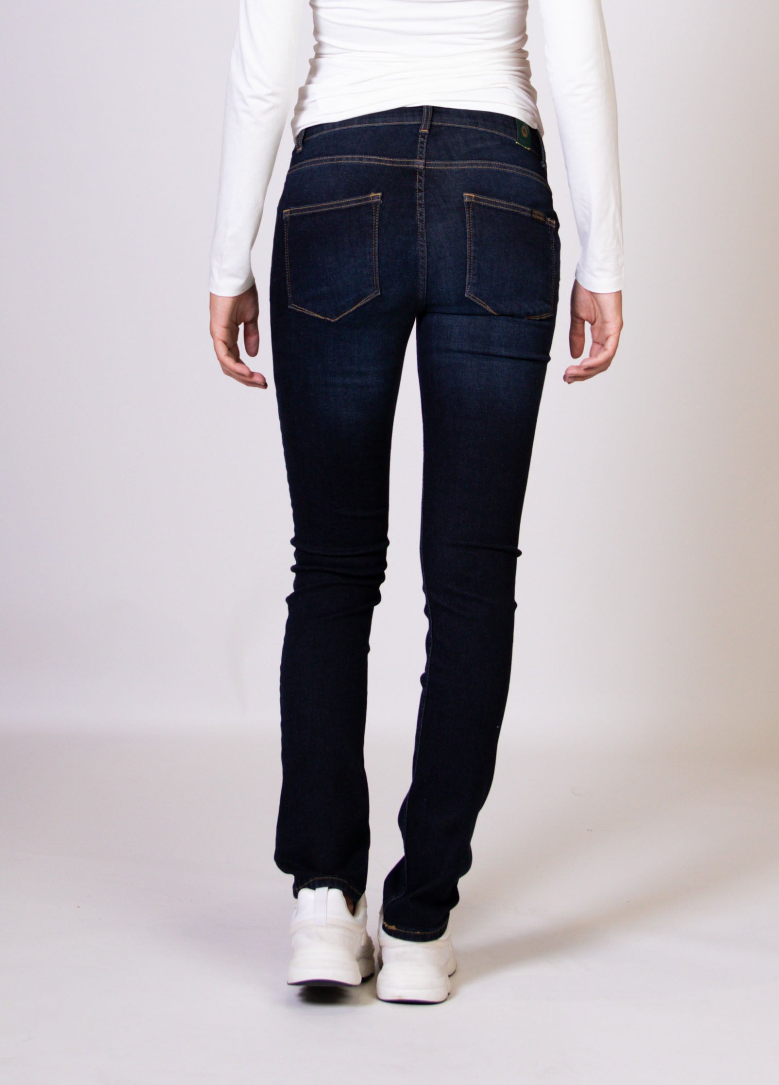 love2wait-emerald-straight-fit-umstandsjeans-charcoal-b999036-055 image 2
