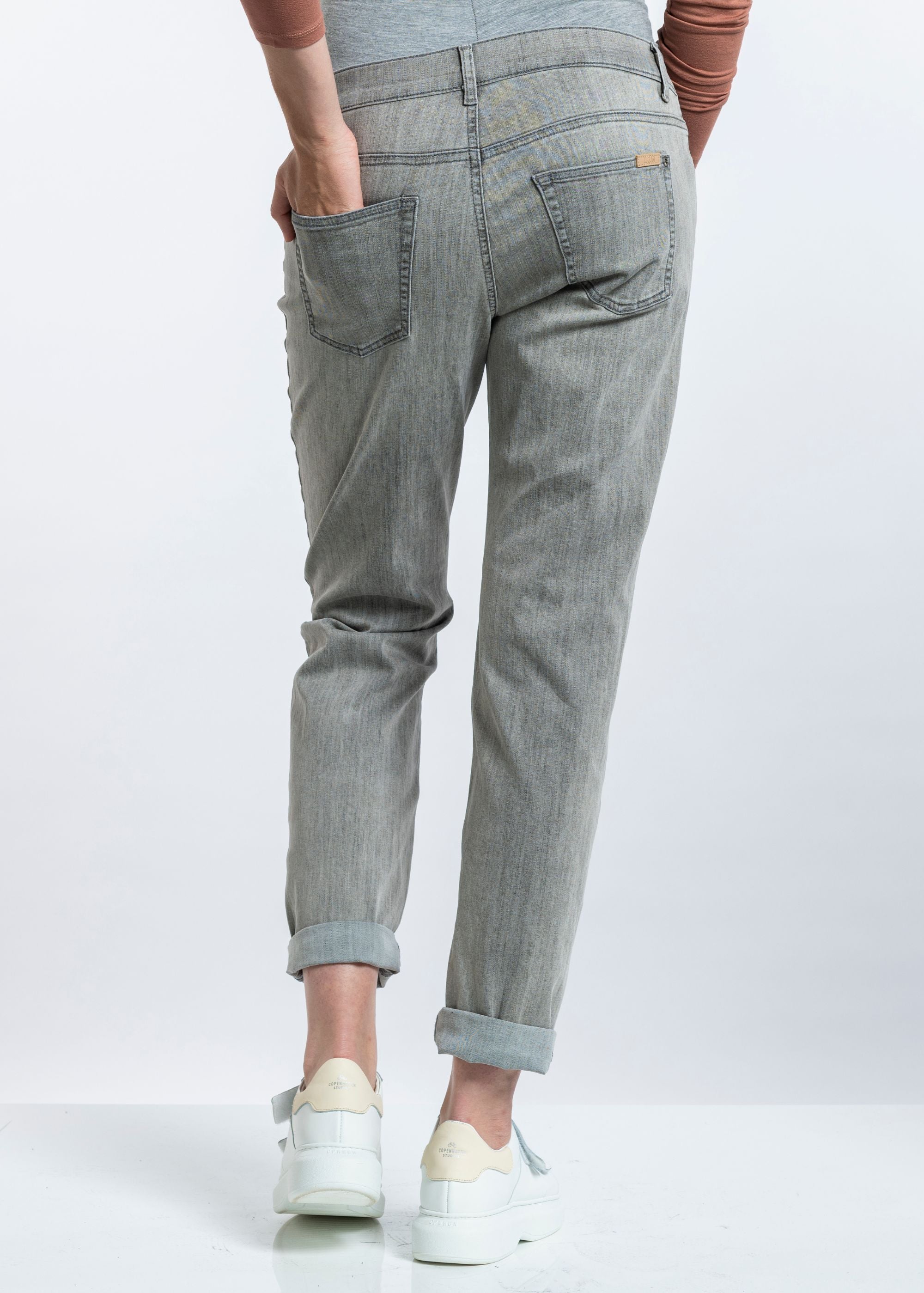 love2wait-jeans-norah-sustainable-32-mom-fit-umstandsjeans-grauer-denim image 3