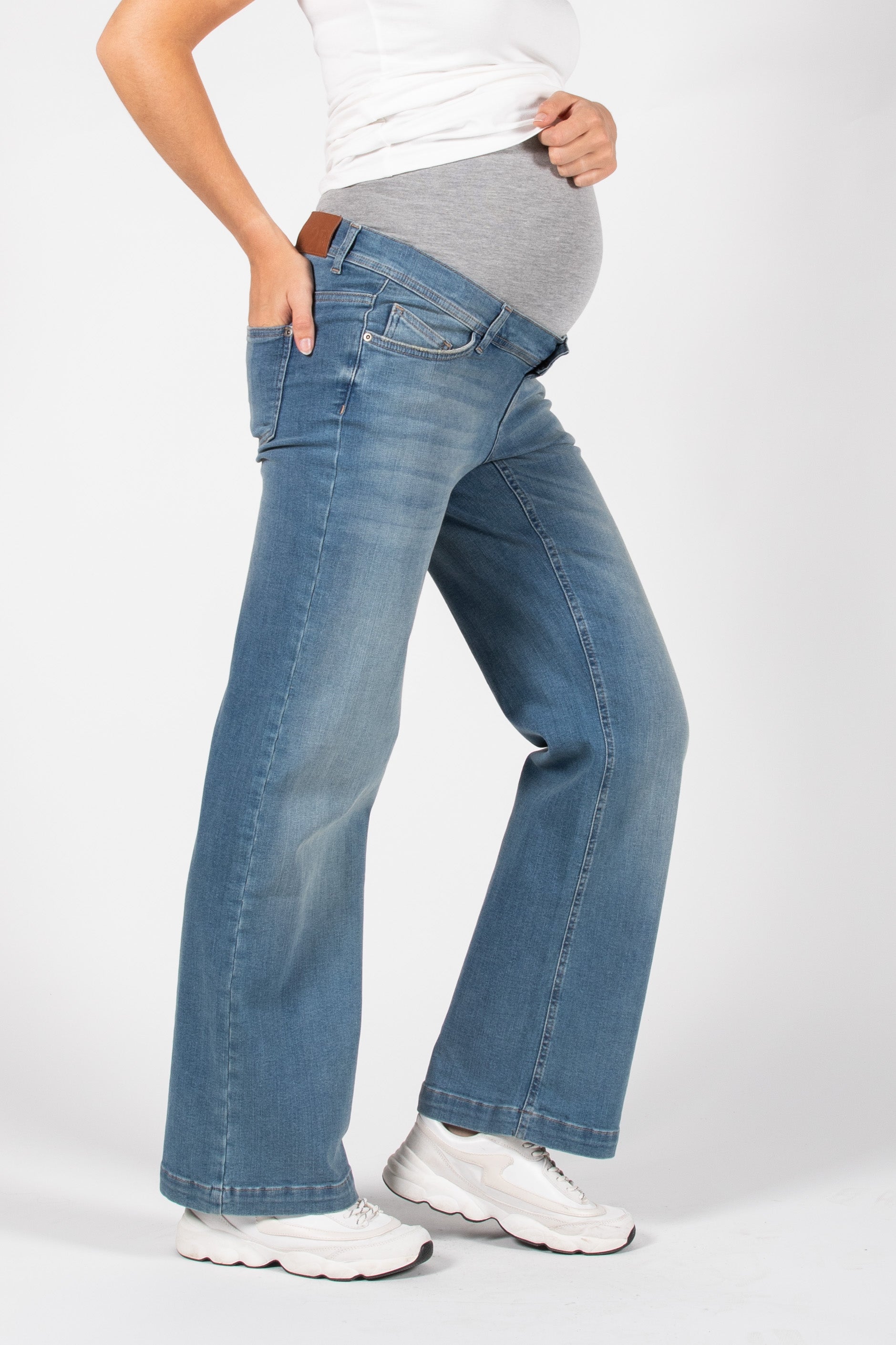 love2wait-jeans-julia-sustainable-wide-leg-used-wash-nachhaltige-umstandsjeans-l image 2