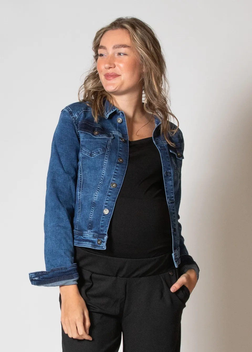 love2wait-jacket-denim-jeansjacke-mit-brusttaschen-und-metallkn-pfen-stone-wash image 1