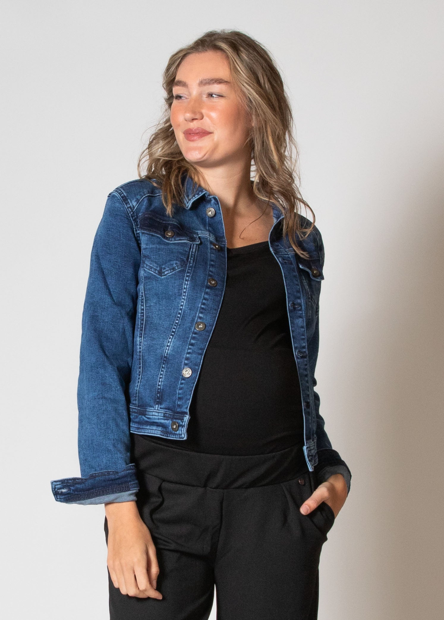 love2wait-jacket-denim-jeansjacke-mit-brusttaschen-und-metallkn-pfen-stone-wash image 1