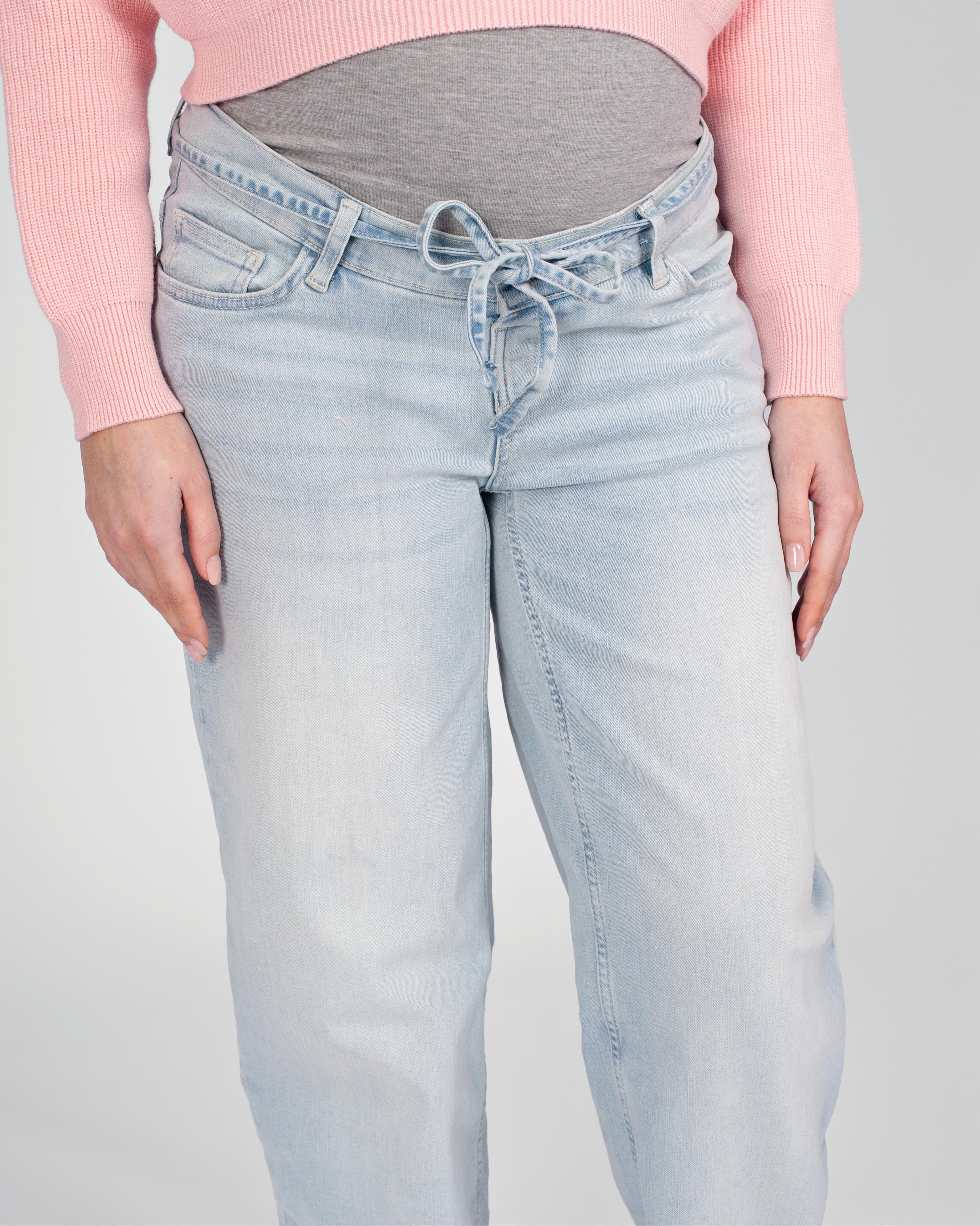 love2wait-kate-tapered-fit-light-wash-umstandsjeans-mit-elastischem-band-und-cei image 2