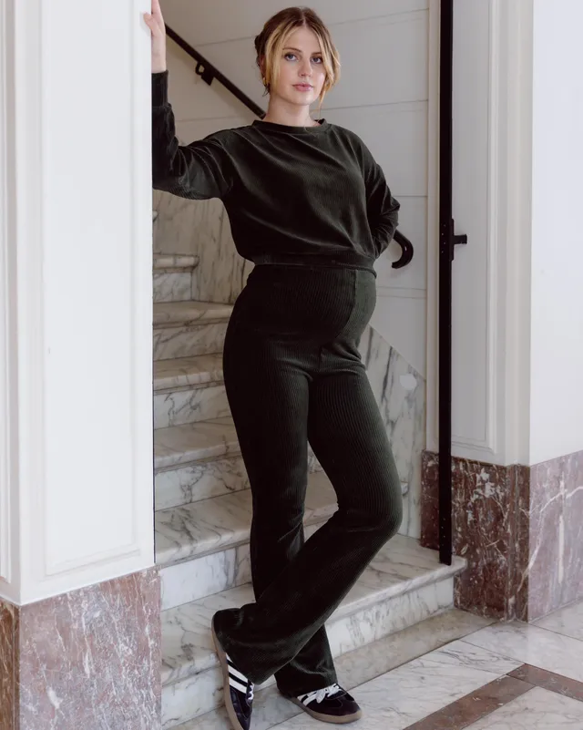 love2wait-umstands-und-stillhose-samt-ausgestellte-beinform-in-oliv-modell-c2520 image 1