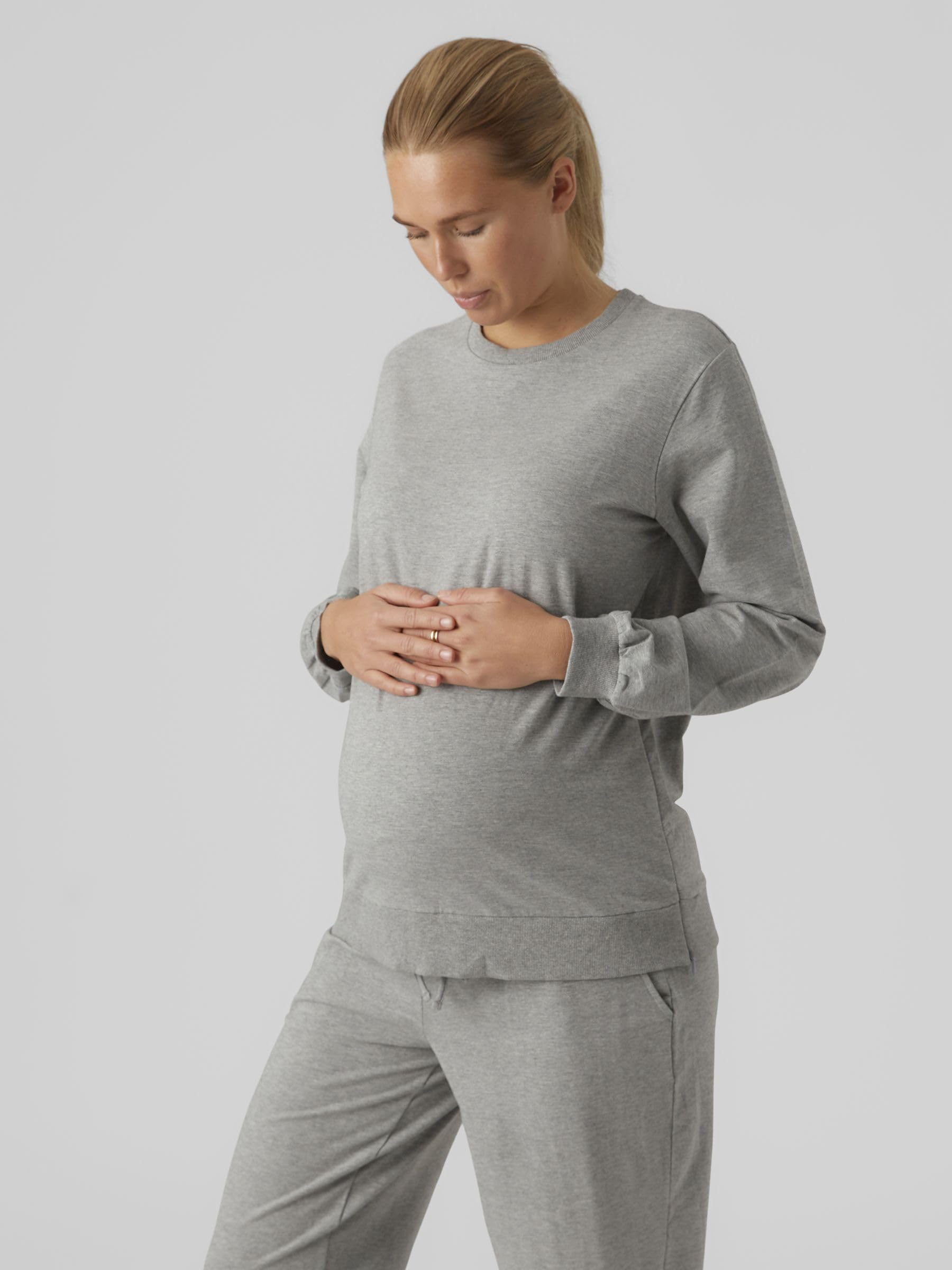 mamalicious-umstands-bluse-u-ausschnitt-langarm-aus-bio-baumwolle-und-ecovero-vi image 2
