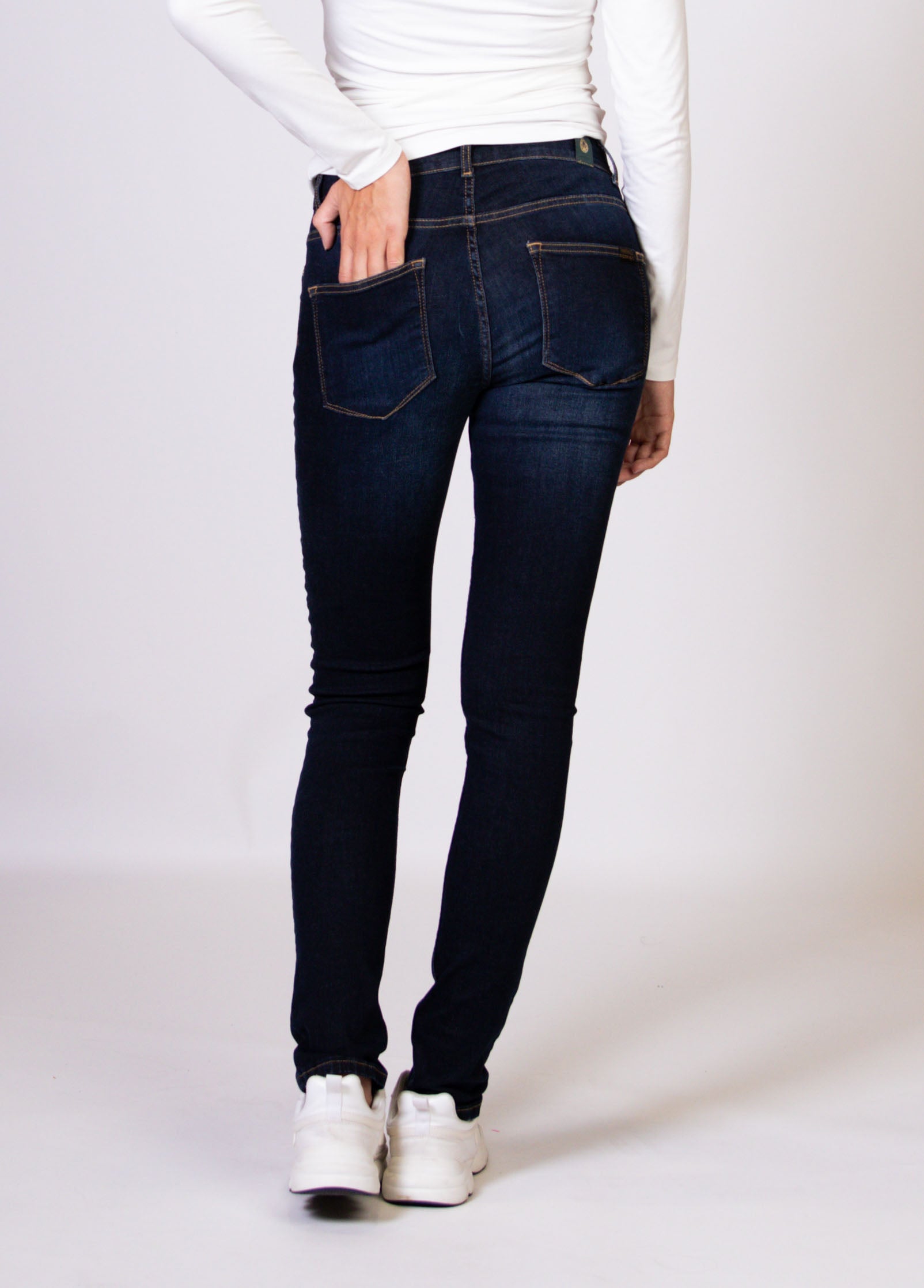 love2wait-emerald-skinny-dark-wash image 3