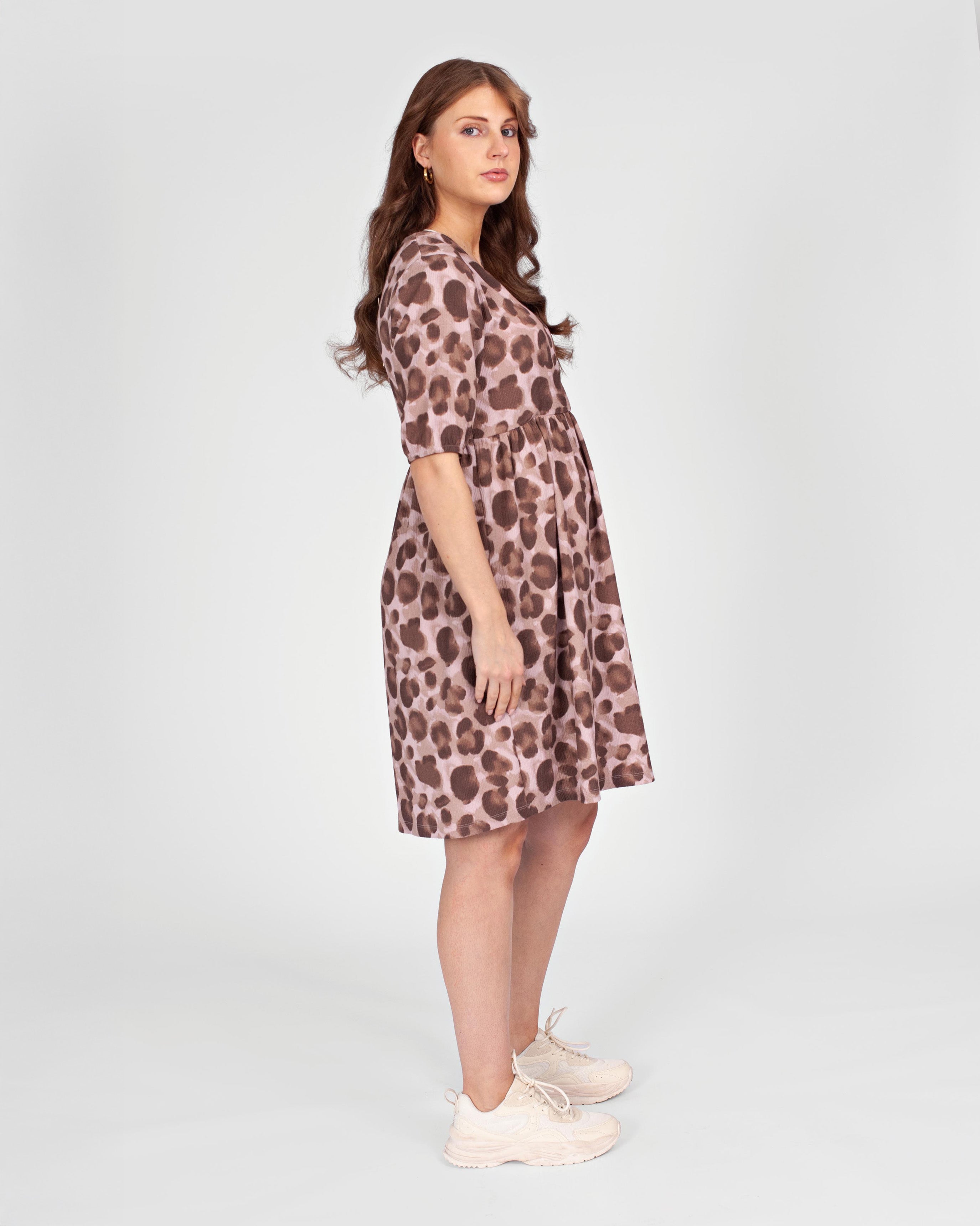 love2wait-kurzes-kleid-aop-pink-leopard image 2