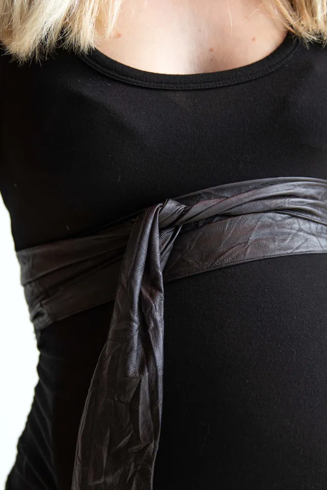 love2wait-belt-wrap-pu-umstands-und-stillg-rtel-in-schwarz-mit-gro-er-schleife image 1