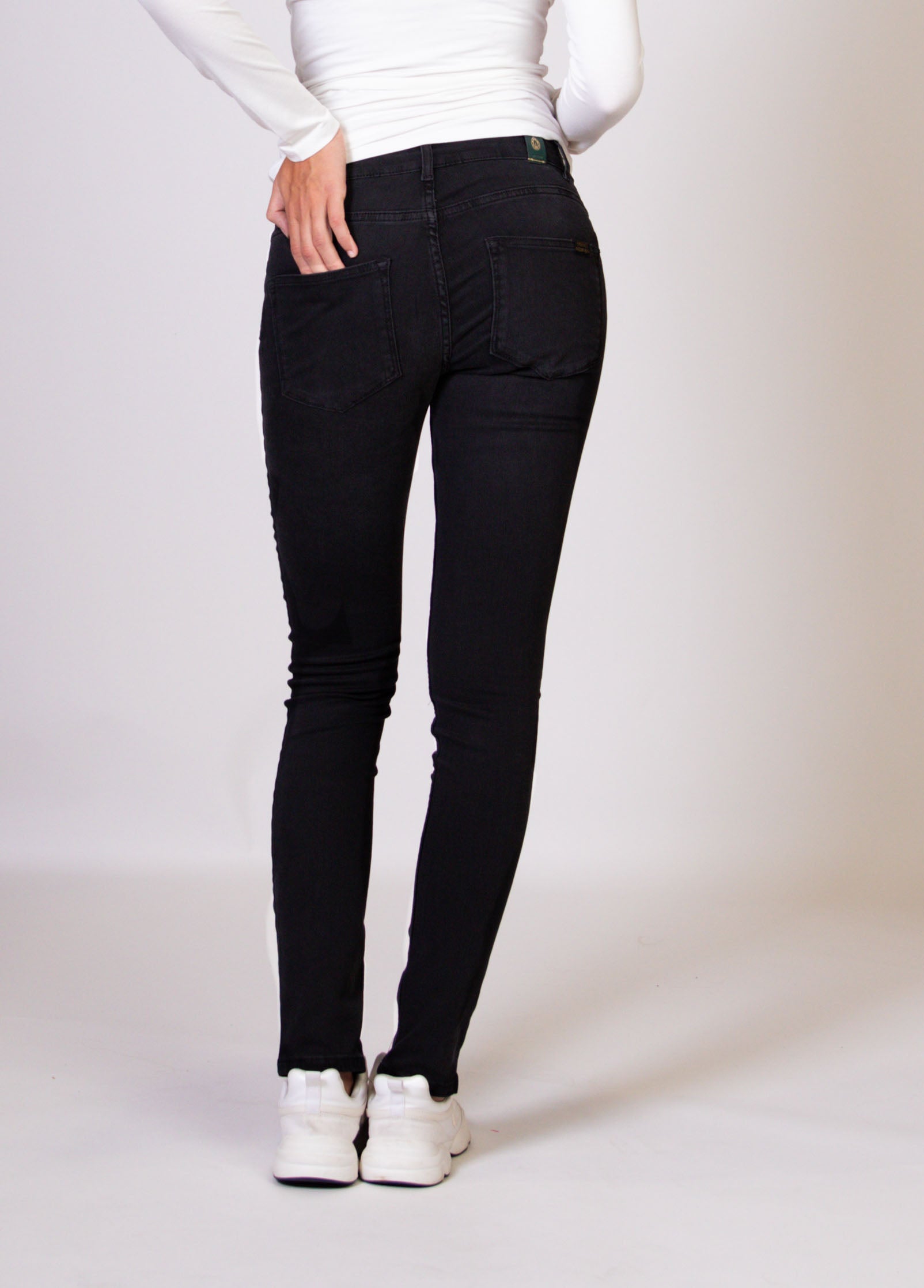 love2wait-emerald-skinny-umstandsjeans-charcoal-nachhaltig-dehnbar-bequem image 4