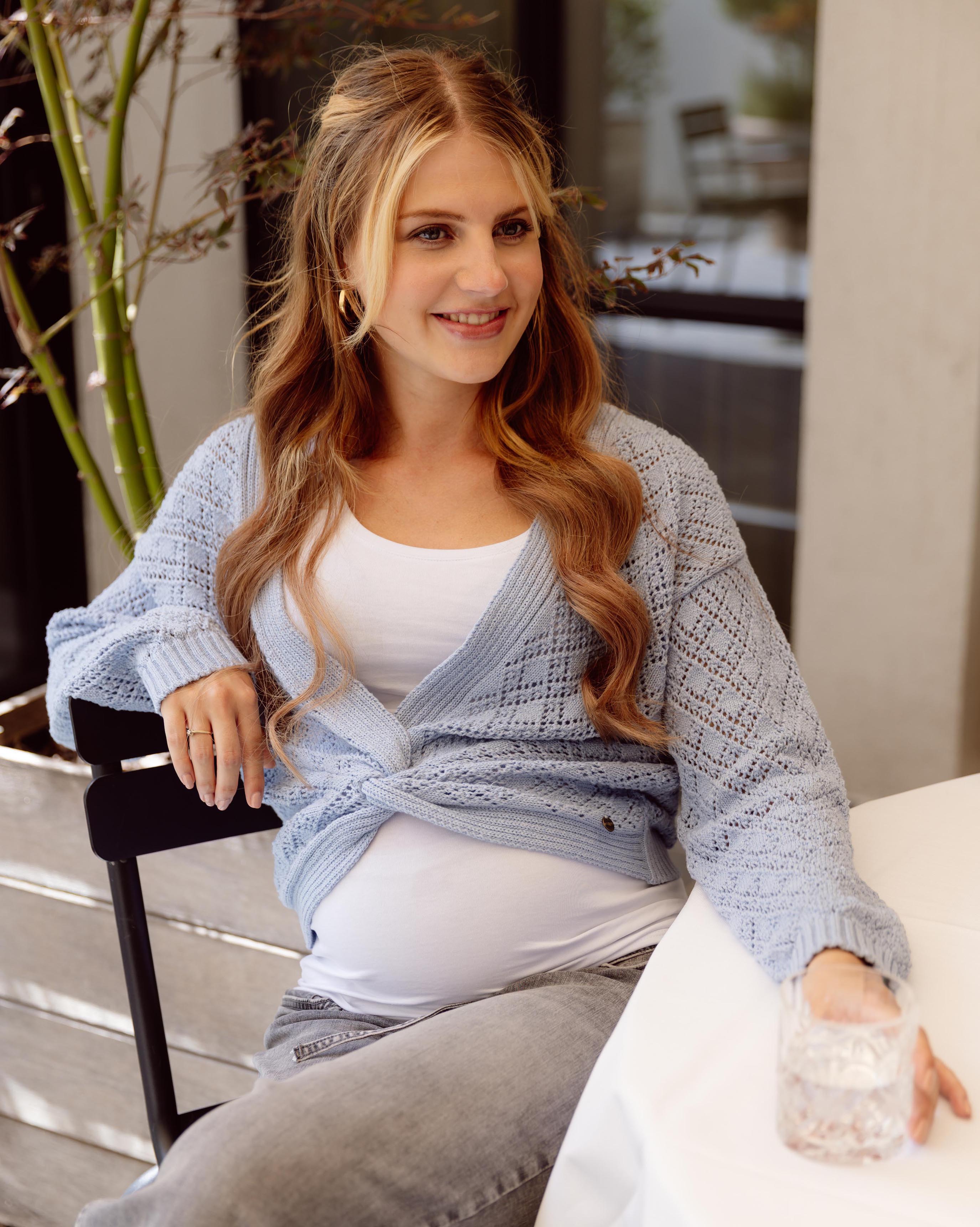 love2wait-cardigan-light-blue-offener-strickcardigan-mit-knopfdetail image 2